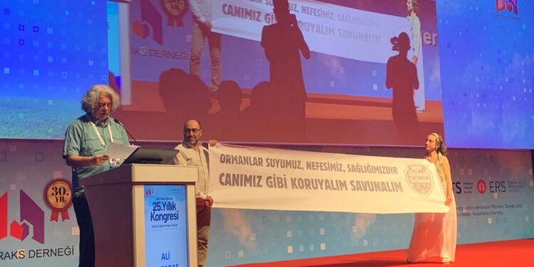 Kuzey Ormanları Savunması Türk Toraks Derneği’nin “Savunuculuk Ödülü”nü aldı.