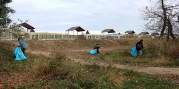 Edirne’de çevrecilerden kent ormanı ve Meriç kıyısında temizlik