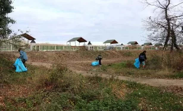 Edirne’de çevrecilerden kent ormanı ve Meriç kıyısında temizlik