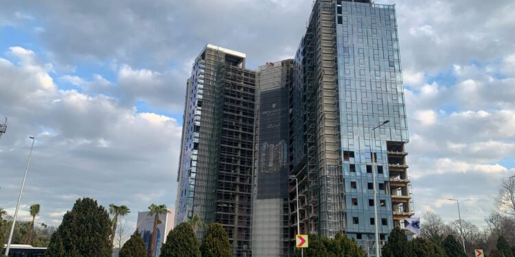 Hacıosman’daki 35 yıllık kaba inşaatın “tabut” olduğu belgelendi