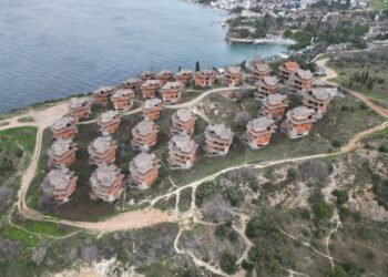 Kuzey Ormanları’nda denize sıfır bir villa çöplüğü